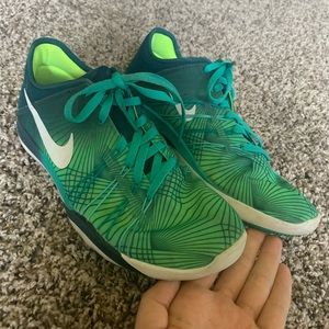 NIKE FREE tennis shoes